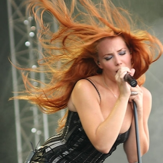 Simone Simons